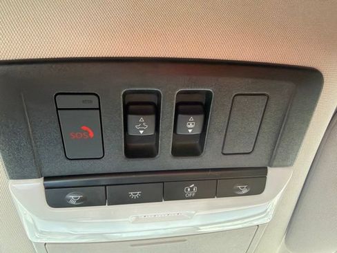 Used 2025 Nissan Pathfinder Platinum w/ Black Appearance Package FWD image 25
