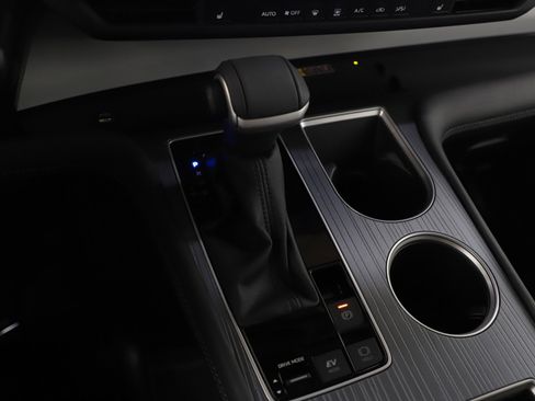 Used 2025 Toyota Sienna XLE w/ XLE Plus Package image 27