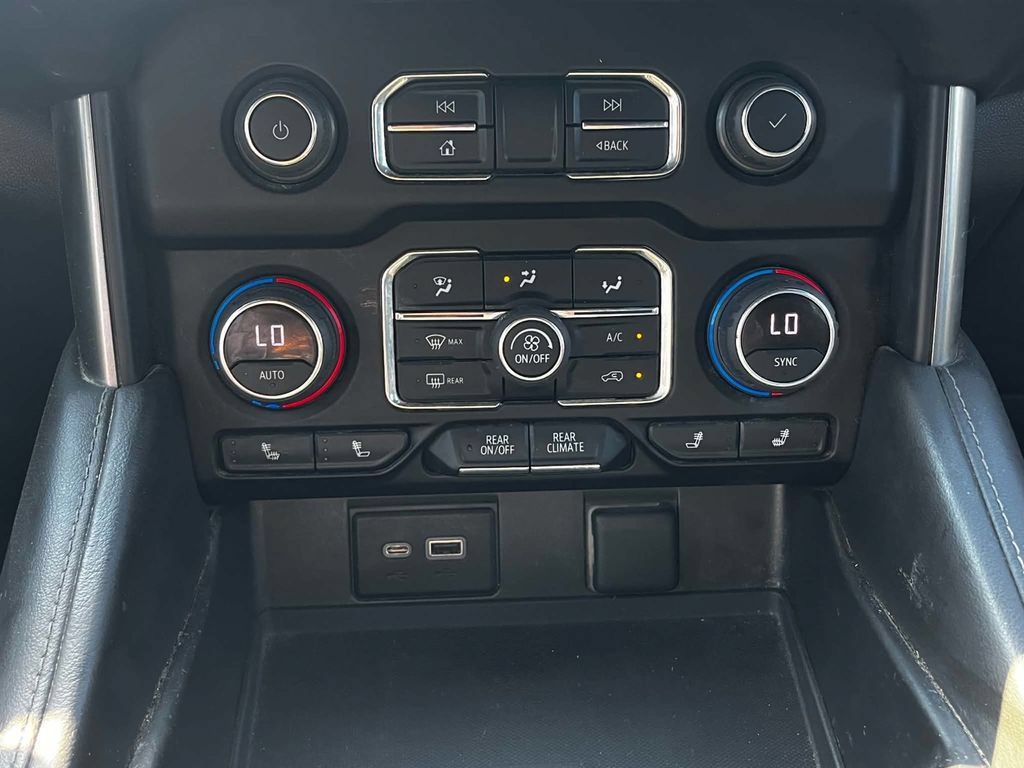 Used 2022 Chevrolet Tahoe Z71 w/ Luxury Package AWD/4WD image 20