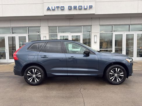 Used 2025 Volvo XC60 B5 Core image 2