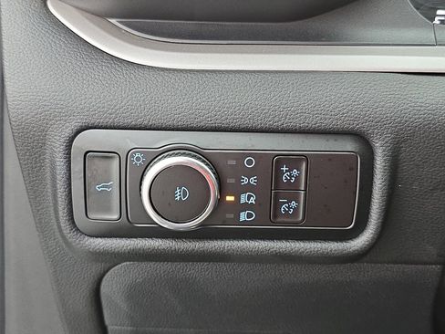 Used 2023 Ford Explorer XLT w/ Equipment Group 202A image 27