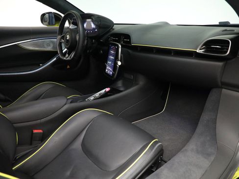 Used 2024 McLaren Artura image 20