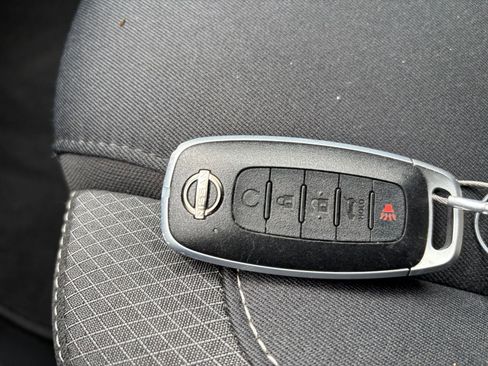 Used 2025 Nissan Pathfinder SV AWD/4WD image 27