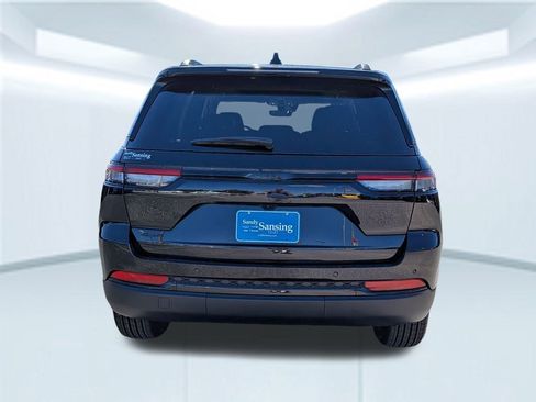 New 2025 Jeep Grand Cherokee Altitude image 6