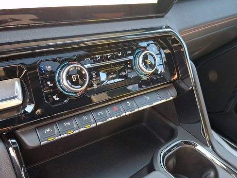 Used 2025 GMC Sierra 1500 AT4 w/ AT4 Premium Package image 16