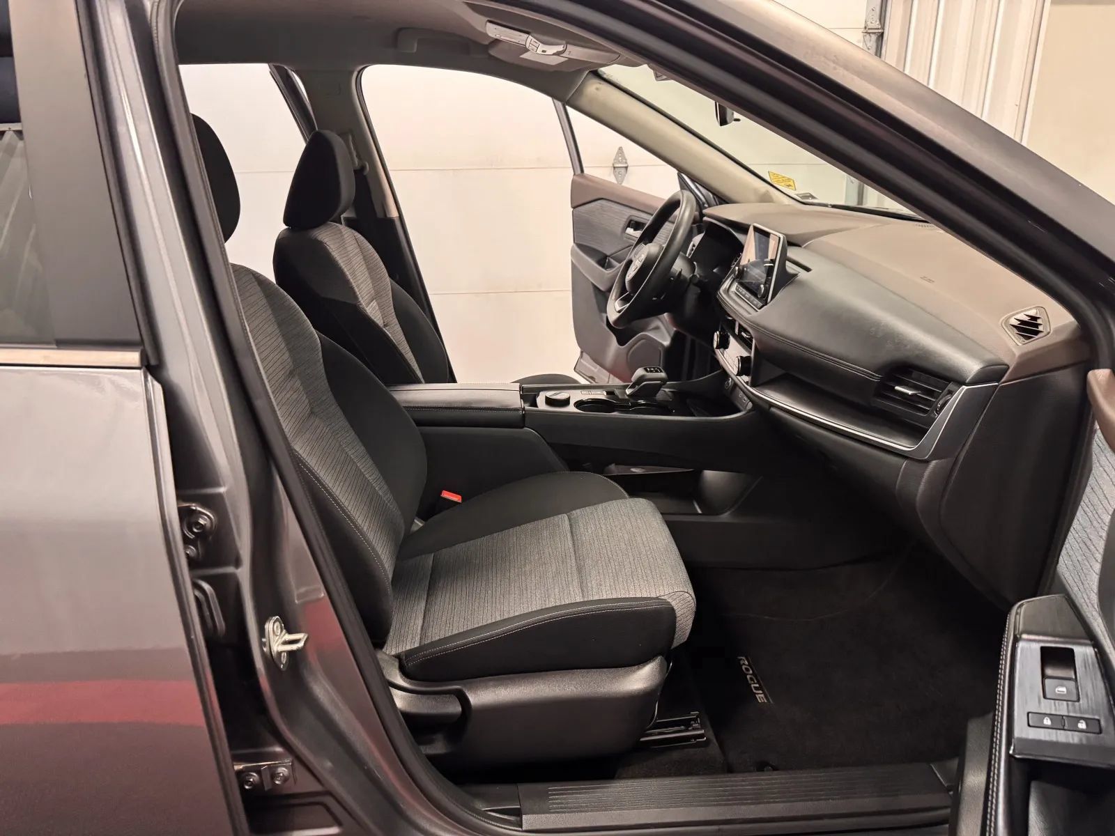 Used 2023 Nissan Rogue SV AWD/4WD image 41