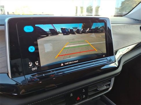 Certified 2025 Volkswagen Atlas SE image 20