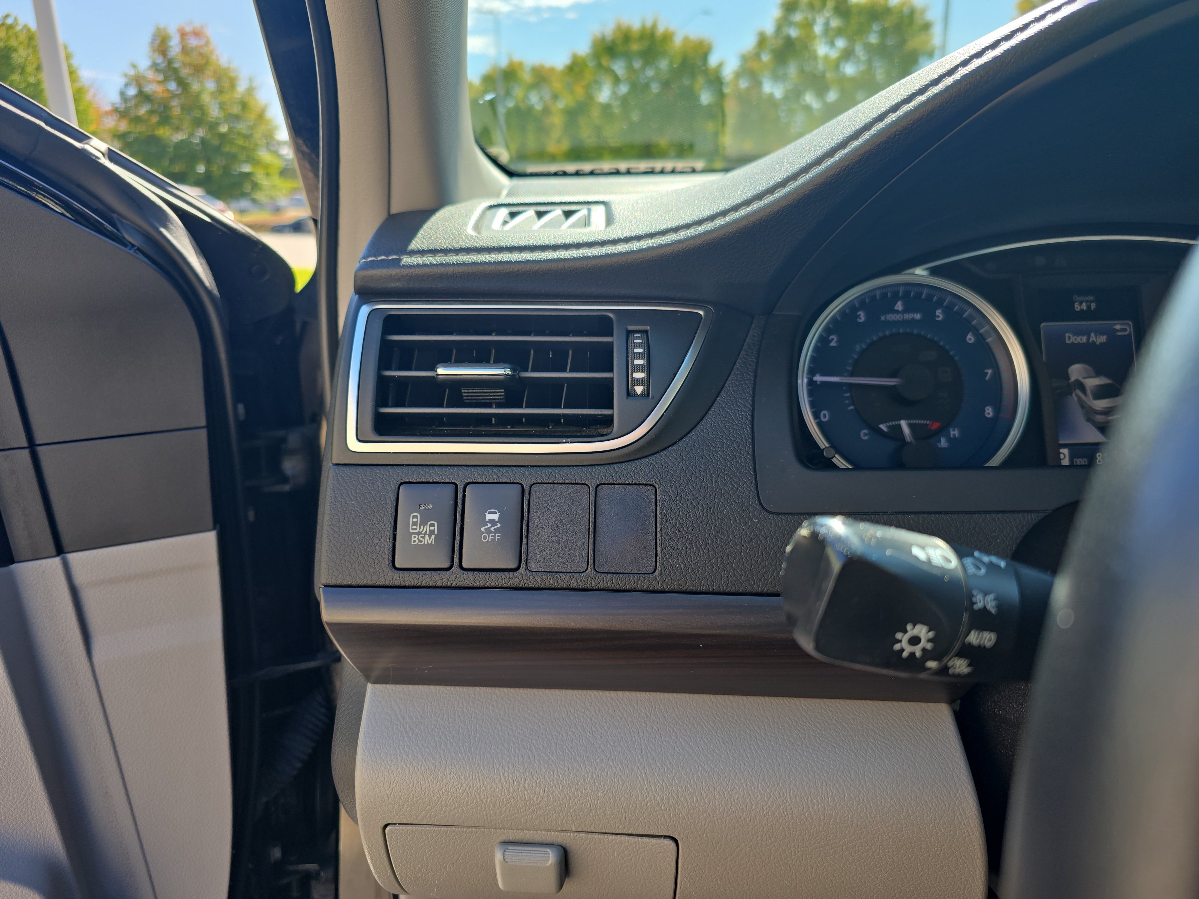 Used 2016 Toyota Camry XLE w/ Moonroof Package FWD image 22