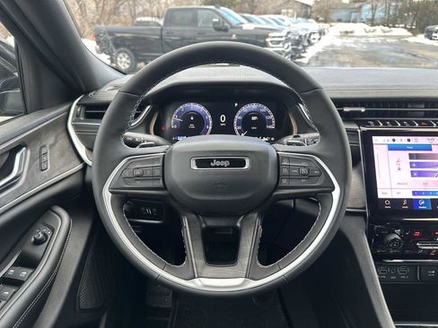 New 2025 Jeep Grand Cherokee L Limited image 11