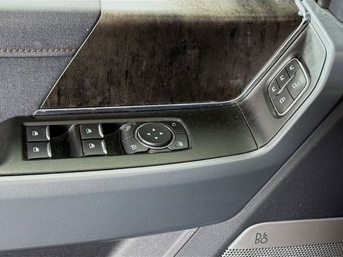 Used 2022 Ford F150 Lightning Lariat image 24