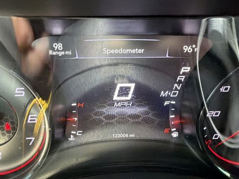 Used 2018 Dodge Charger SXT w/ Blacktop Package RWD image 3