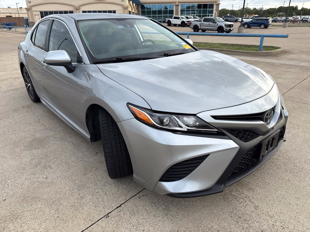 Used 2019 Toyota Camry SE FWD image 18