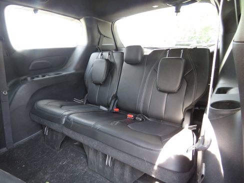 Used 2023 Chrysler Pacifica Touring-L w/ S Appearance Package FWD image 20