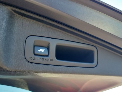 Used 2018 Honda CR-V Touring image 14