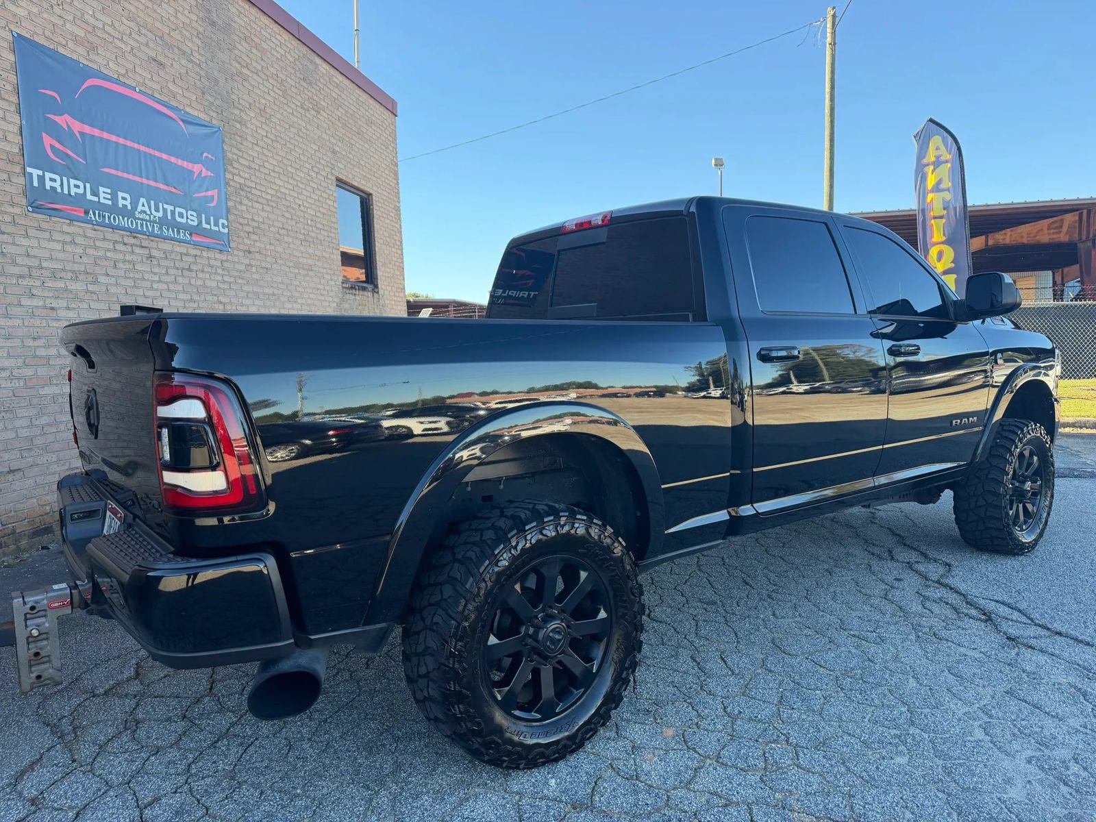 Used 2021 RAM 2500 Laramie w/ Night Edition AWD/4WD image 7