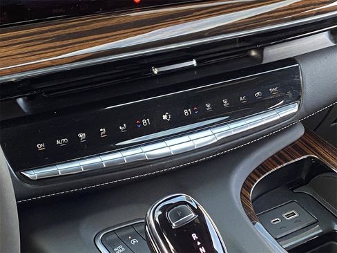 Used 2022 Cadillac Escalade Premium Luxury w/ Performance Package image 31