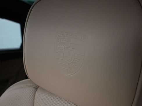 Certified 2024 Porsche Macan AWD/4WD image 9