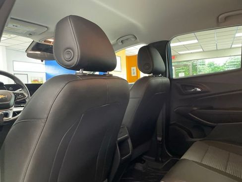Used 2025 Chevrolet Trax LT w/ LT Convenience Package FWD image 16