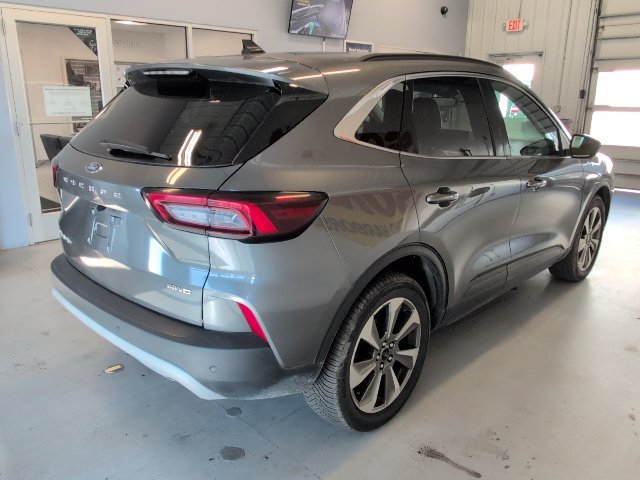 Used 2023 Ford Escape Platinum AWD/4WD image 5