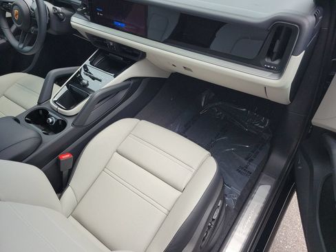 New 2026 Porsche Cayenne Coupe AWD/4WD image 19