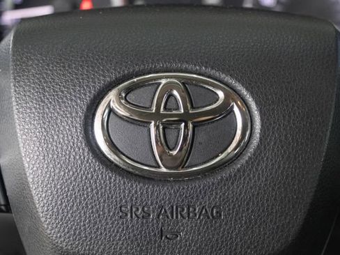 Used 2023 Toyota Highlander L image 15