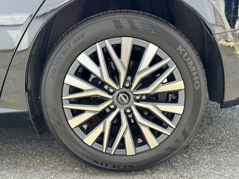Used 2025 Nissan Altima 2.5 SV FWD image 32