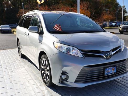 Used 2020 Toyota Sienna XLE image 7