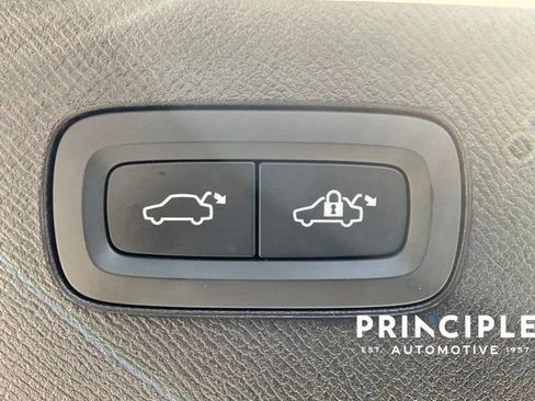 Certified 2022 Volvo XC90 T5 Momentum FWD image 25