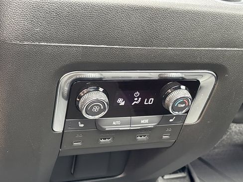 Used 2025 Chevrolet Tahoe High Country AWD/4WD image 22