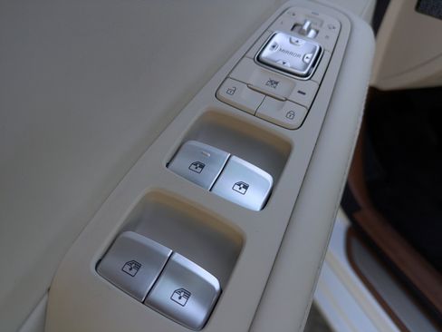 Used 2020 Genesis G90 3.3T Premium image 20