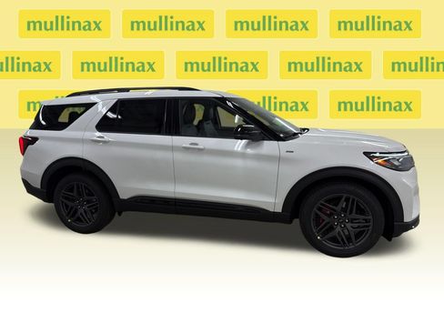 New 2026 Ford Explorer ST-Line w/ ST-Line Street Pack RWD image 2