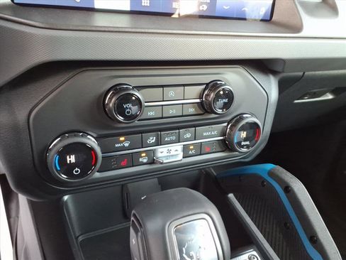 Used 2024 Ford Bronco Black Diamond image 21