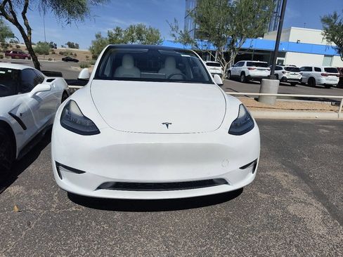 Used 2021 Tesla Model Y Long Range AWD/4WD image 2