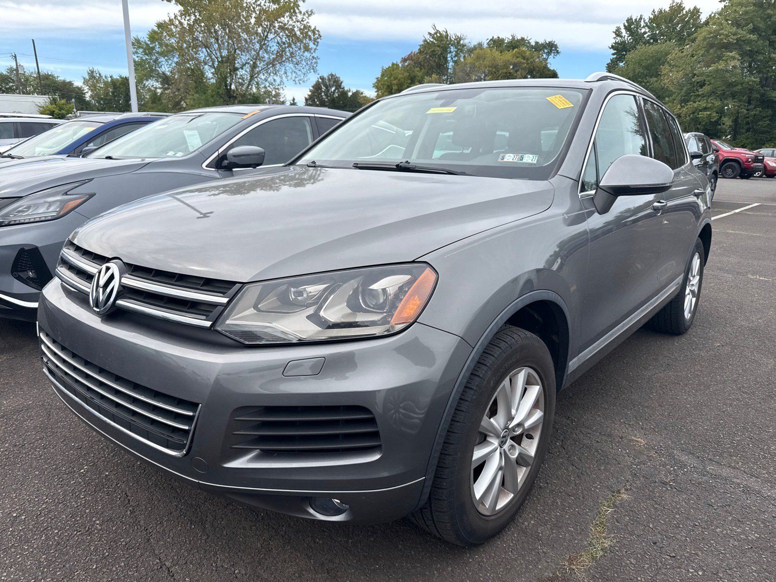 Used 2014 Volkswagen Touareg Sport AWD/4WD image 1