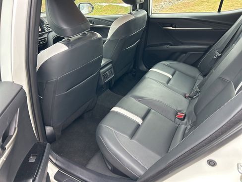 Used 2025 Toyota Camry SE image 9