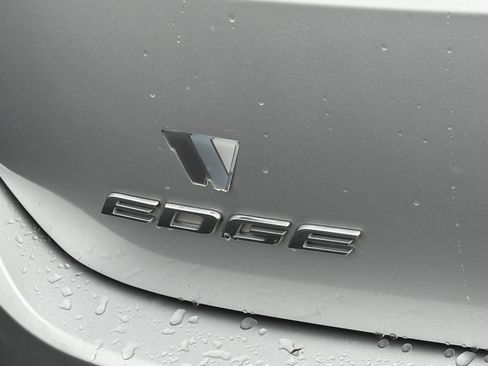 Used 2018 Ford Edge SEL image 42