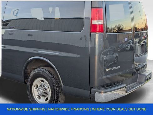 Used 2017 Chevrolet Express 3500 LT w/ LT Preferred Equipment Group image 15