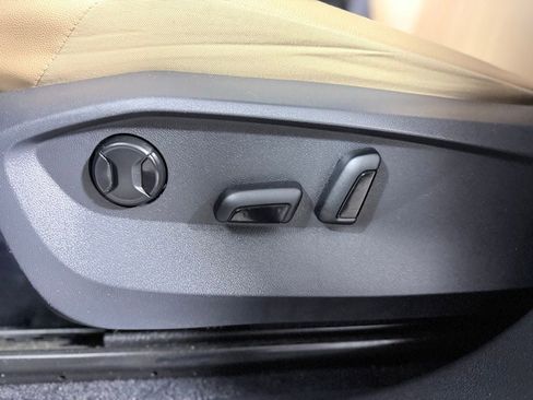 Used 2022 Volkswagen Tiguan SE AWD/4WD image 19
