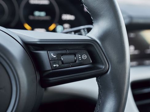 Used 2023 Porsche Taycan 4S w/ Premium Package image 55