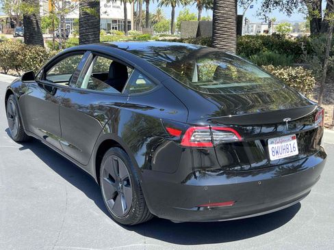 Used 2021 Tesla Model 3 Standard Range Plus RWD image 2