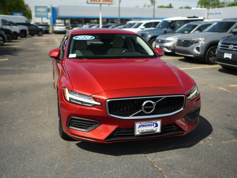 Used 2020 Volvo S60 T6 Momentum AWD/4WD image 2