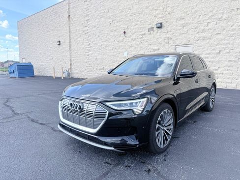 Used 2019 Audi e-tron Prestige w/ Prestige Package AWD/4WD image 1