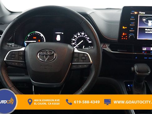 Used 2021 Toyota Sienna XSE FWD image 5