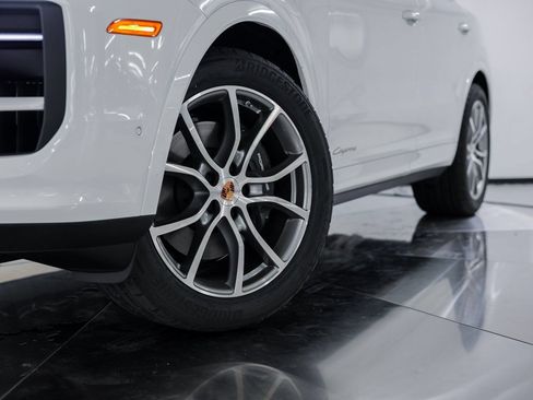 Certified 2026 Porsche Cayenne AWD/4WD image 11