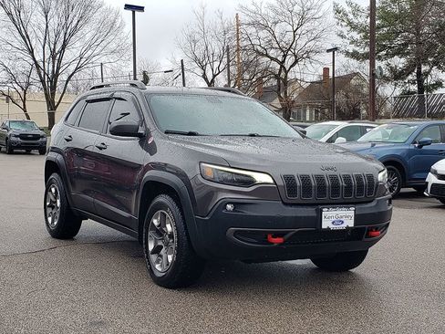 Used 2019 Jeep Cherokee Trailhawk image 3