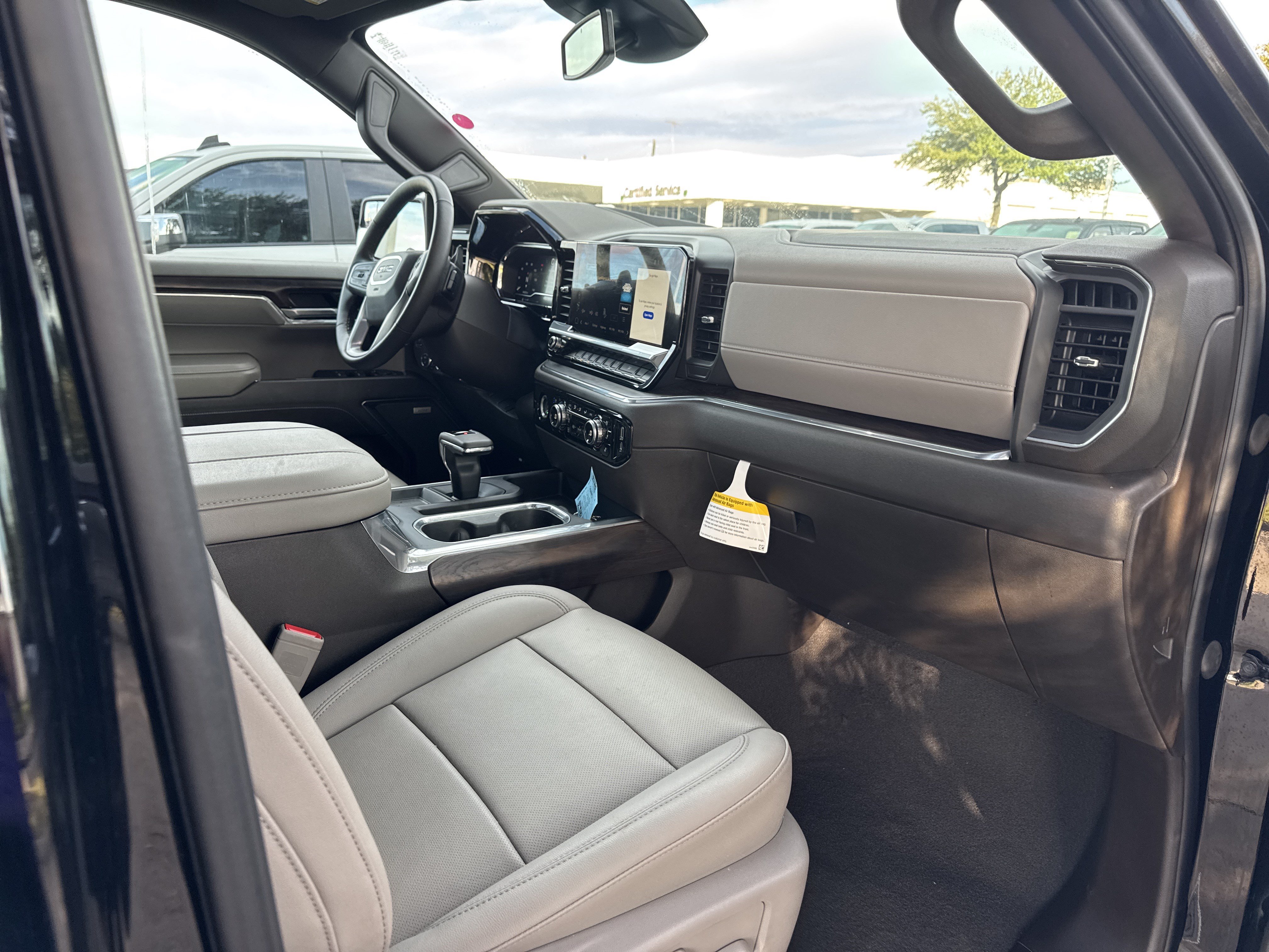 Used 2023 GMC Sierra 1500 SLT w/ SLT Premium Package AWD/4WD image 14
