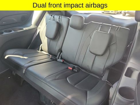 Used 2018 Chrysler Pacifica Touring-L w/ Premium Audio Group FWD image 26
