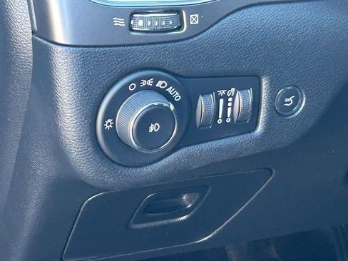 Used 2020 Jeep Cherokee Latitude Plus w/ Comfort/Convenience Group image 36