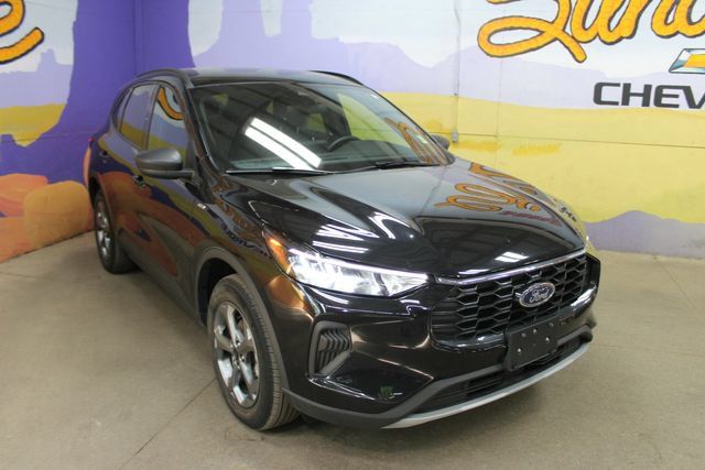 Used 2025 Ford Escape ST-Line AWD/4WD image 2
