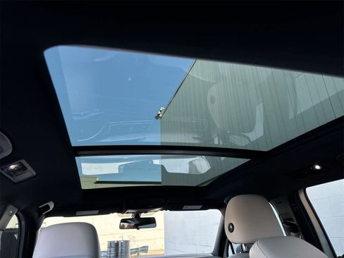 Used 2019 Volkswagen Tiguan SEL R-Line w/ 3rd Row Seat Package image 24